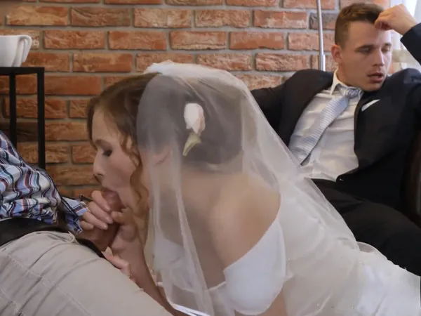 sex mẹ kế không che Vợ sắp cưới địt nhau với anh thợ chụp ảnh ngay trước mặt anh chồng